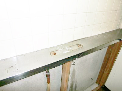 蛇口をシングルレバー水栓に取替え工事させていただきました